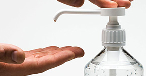 ¿El desinfectante de manos es tan eficaz como lavarse las manos?