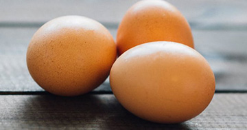 Seguridad alimentaria: huevo crudo en el centro de atención