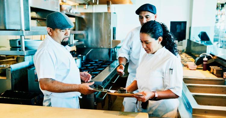 mantener-altos-estandares-de-seguridad-alimentaria-en-restaurantes-durante-el-verano-requiere-atencion-extra